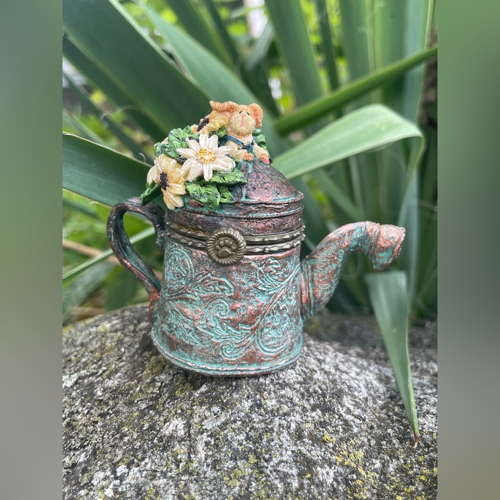 Vintage Boyd’s Bear Tillie’s Watering Can
